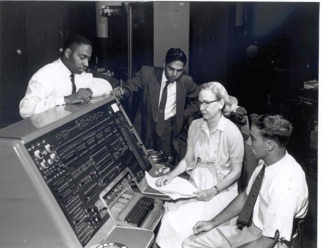 Grace-hopper-and-the-univac