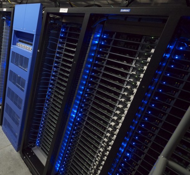 Facebook-datacenter-1u-racks